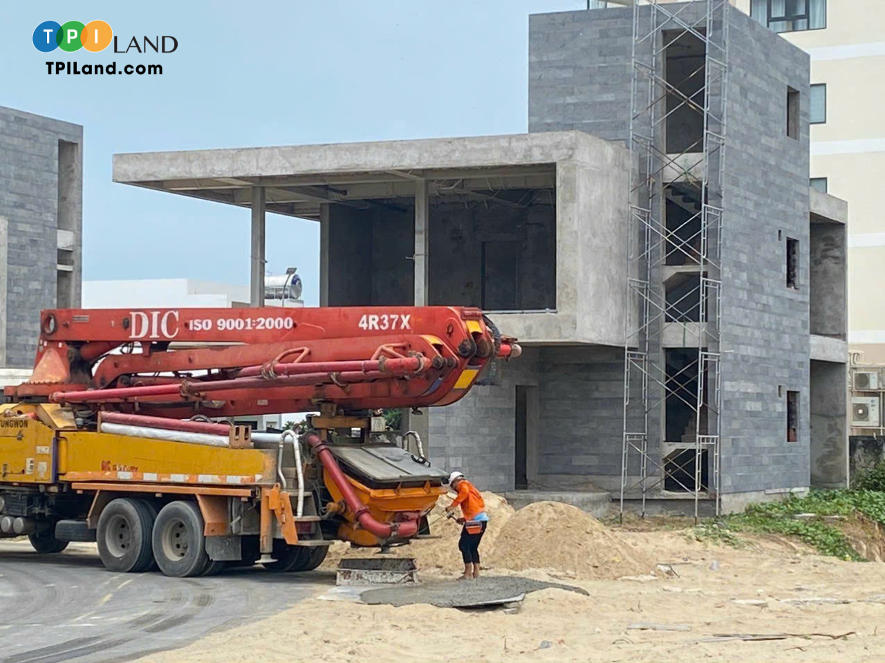 tiến độ Alaric Tower