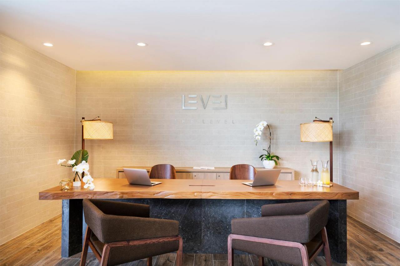 Level Lounge The Hamptons Ho Tram