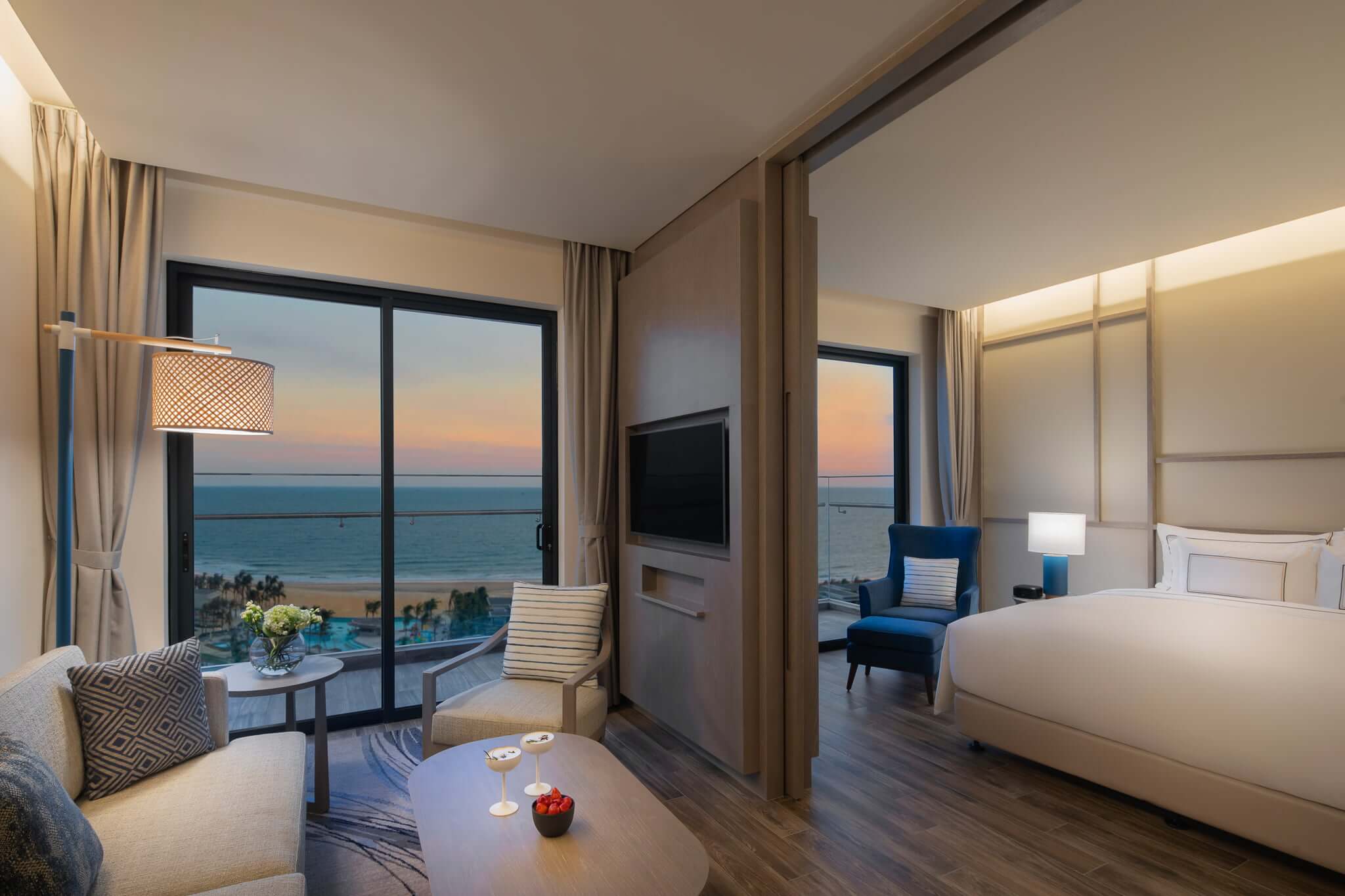 Phong khach can Hotel Suite The Hamptons Ho Tram