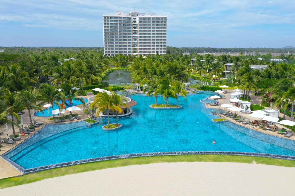 Hình ảnh hướng từ biển vào dự án Melia Hồ Tràm