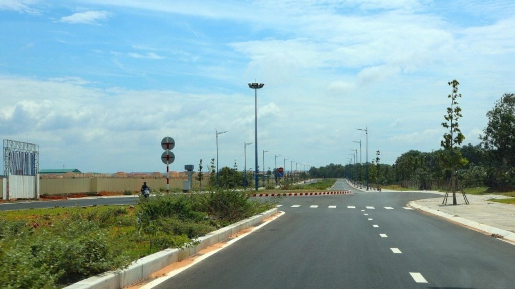Con-duong-noi-tuyen-DT706b-vao-san-bay-Phan-Thiet