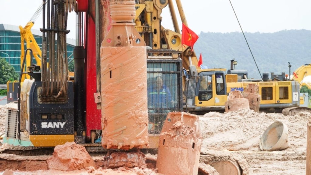 hinh anh cong truong thi cong san bay phu quoc