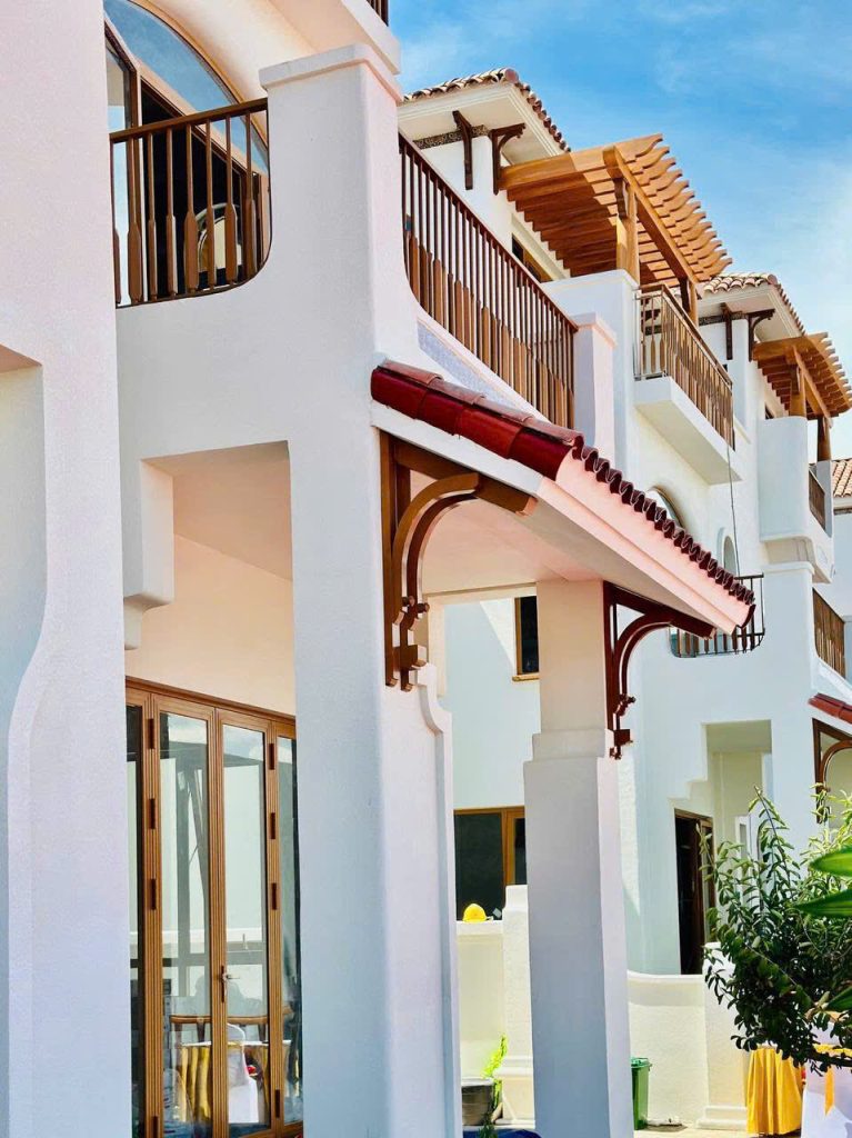 nha-mau-villa-blanca-city-goc-trai