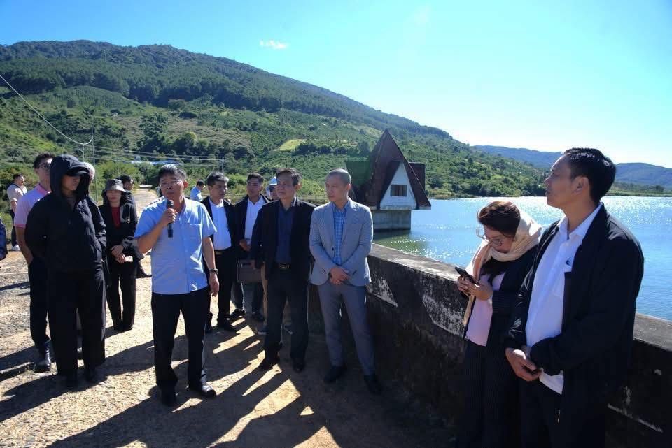 Các lãnh đạo, chuyên gia, học thuật, các nhà đầu tư trong nước và quốc tế đã có chuyến khảo sát thực tế cao nguyên Di Linh