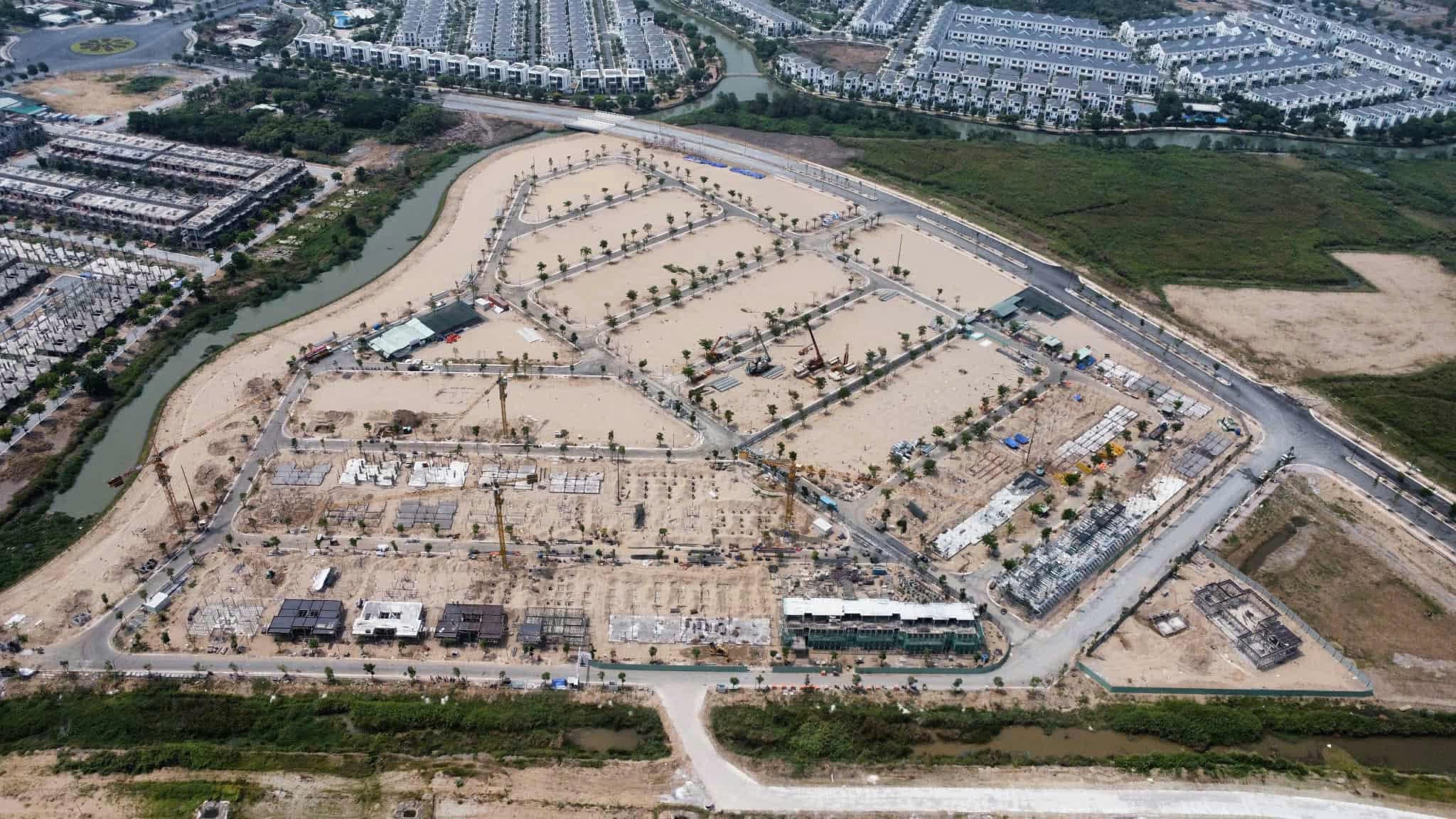tiến độ biệt thự song lập Izumi City