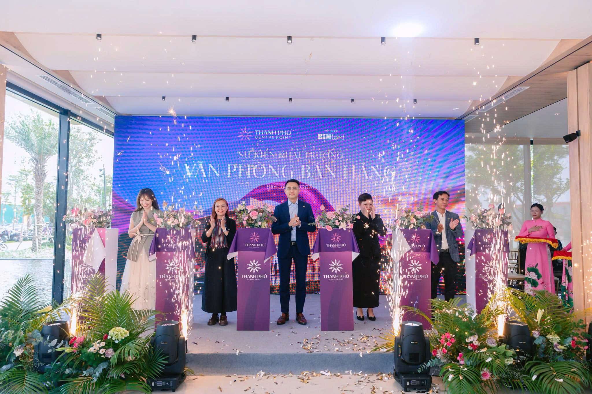 khai-truong-sale-gallery-thanh-phu-centre-point-01