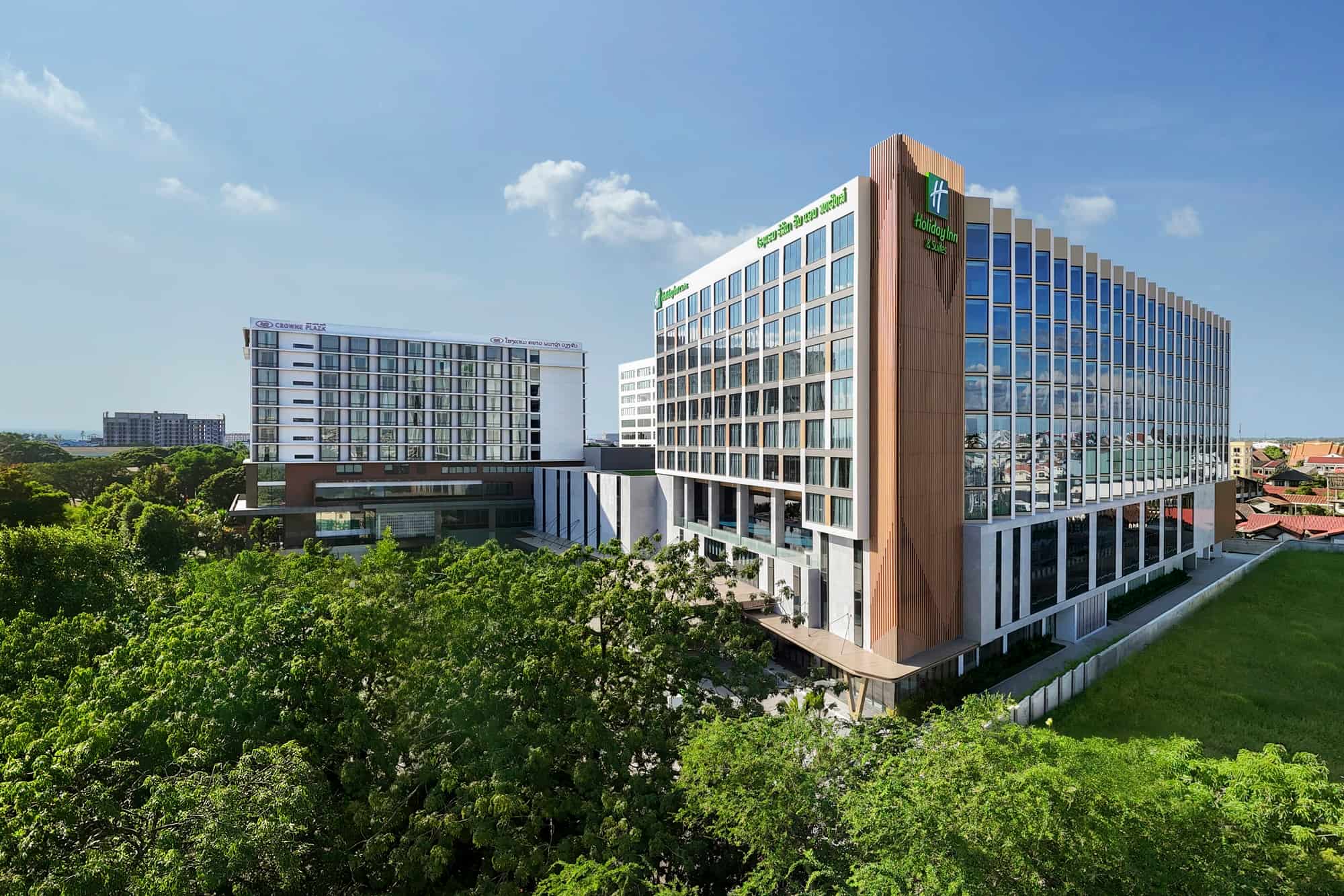 Du-an-tai-Lao-cua-Bim-Land-Holiday-Inn-&-Suites-Vientiane (1)